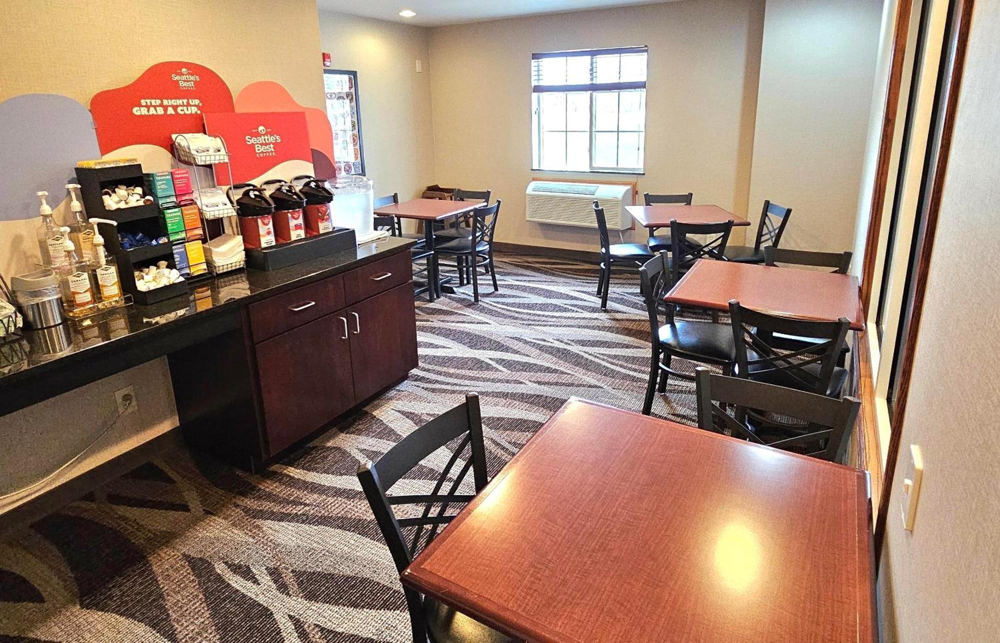 Cobblestone Inn & Suites - Clintonville Экстерьер фото