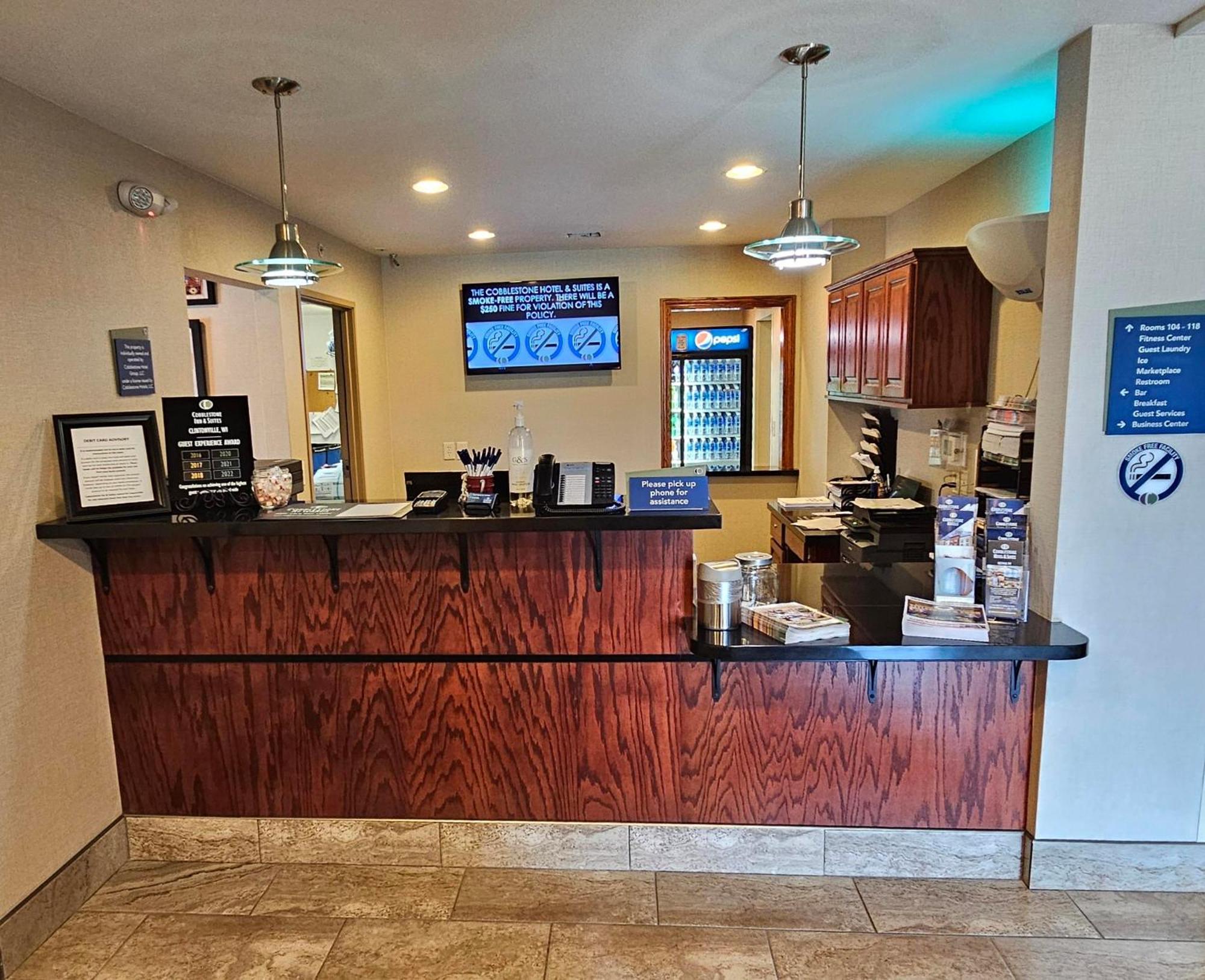 Cobblestone Inn & Suites - Clintonville Экстерьер фото