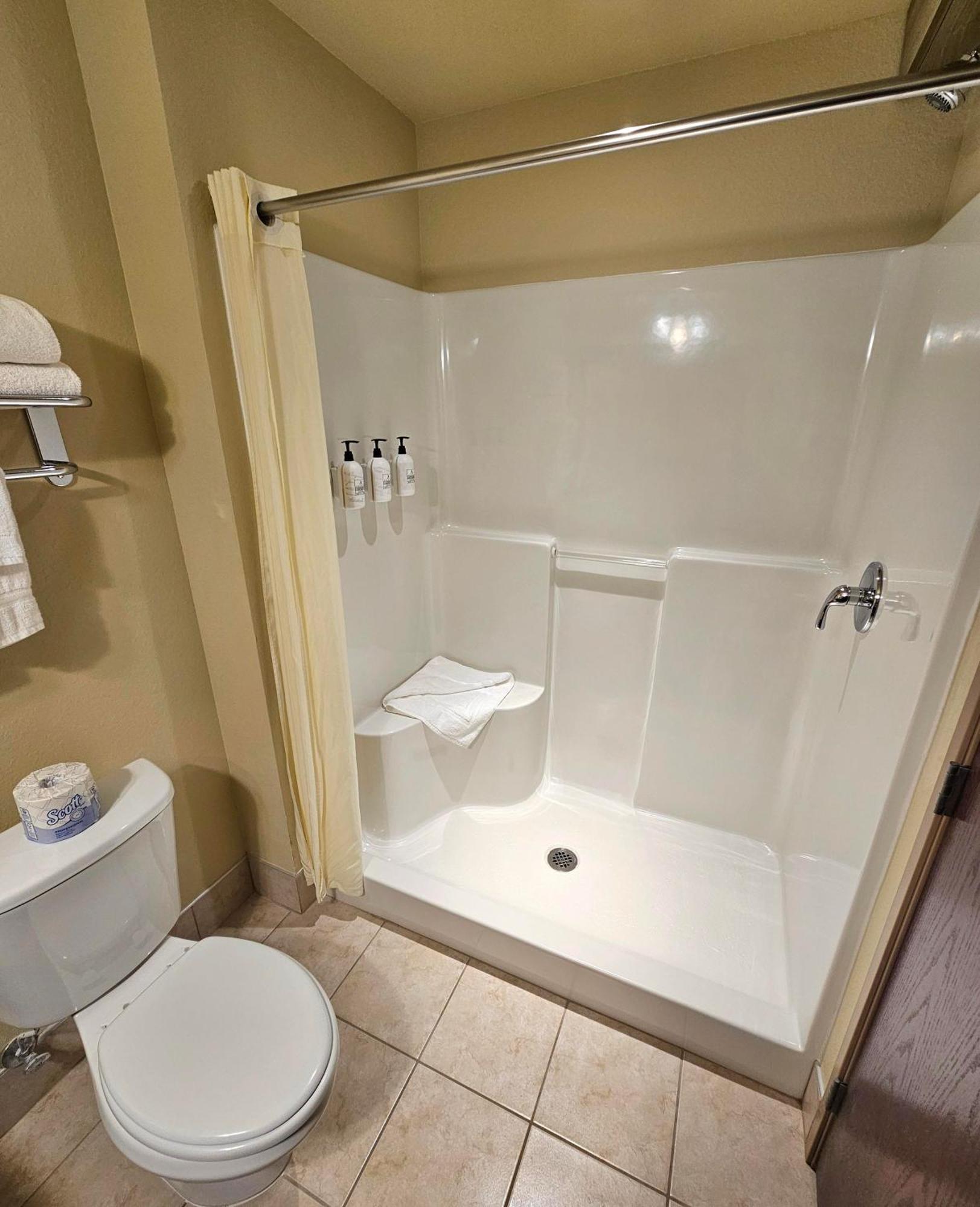 Cobblestone Inn & Suites - Clintonville Экстерьер фото
