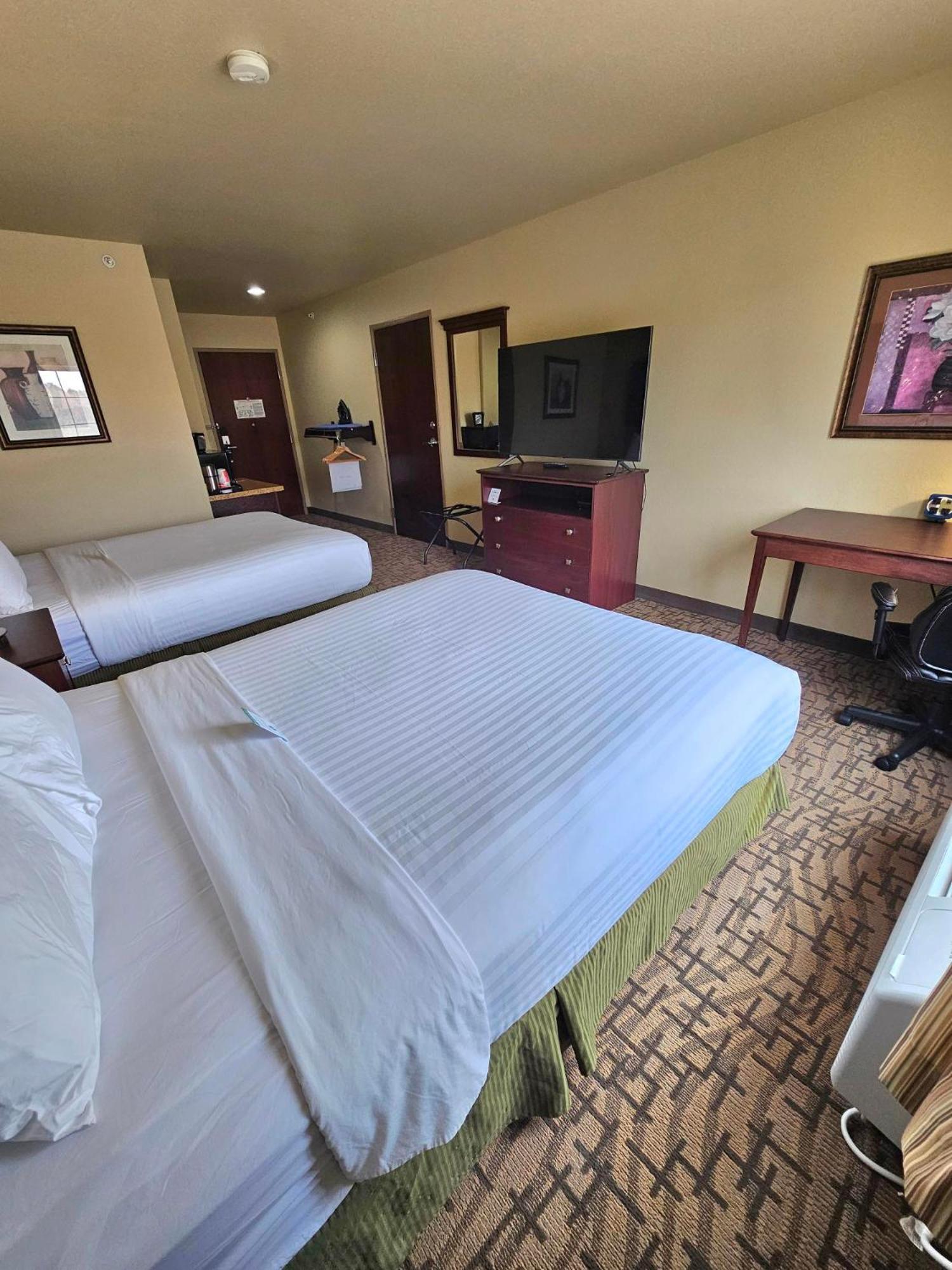 Cobblestone Inn & Suites - Clintonville Экстерьер фото
