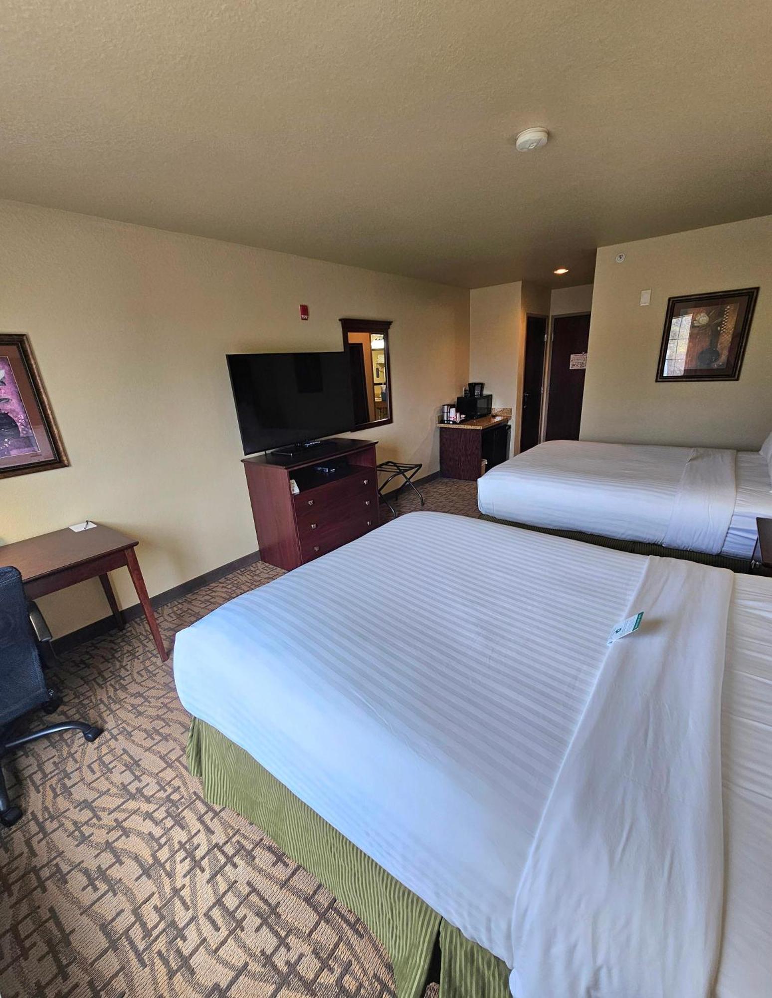 Cobblestone Inn & Suites - Clintonville Экстерьер фото