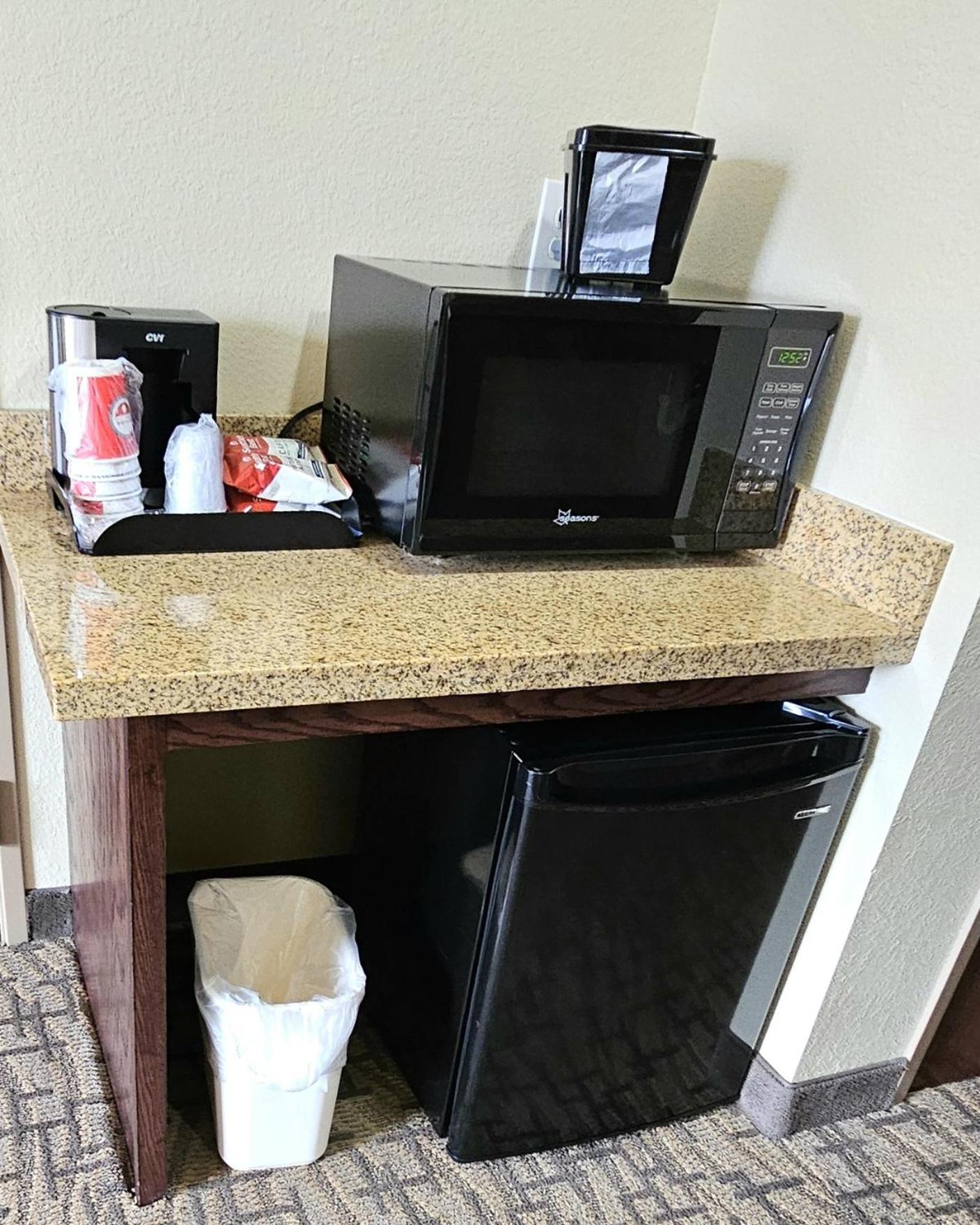 Cobblestone Inn & Suites - Clintonville Экстерьер фото