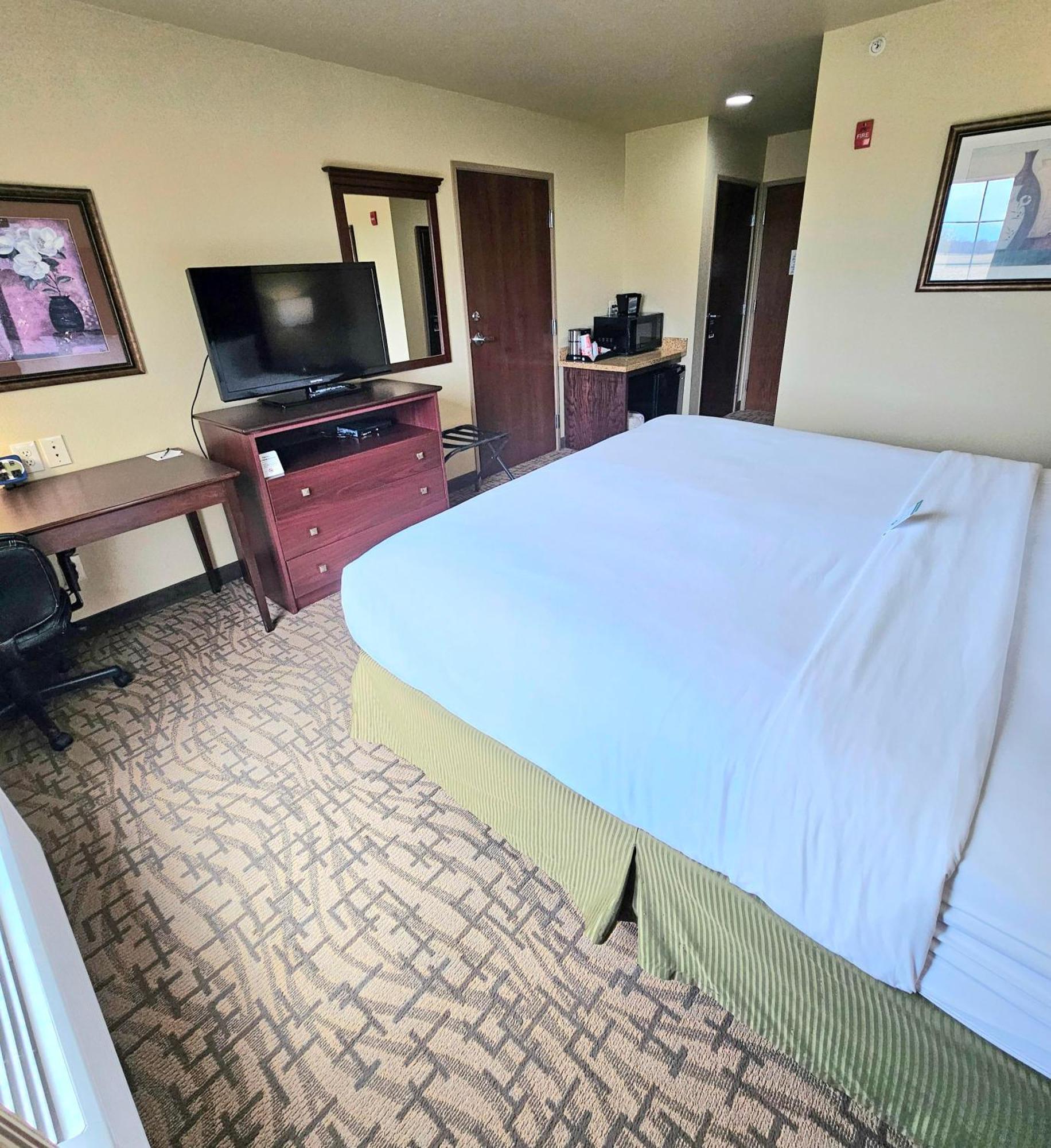 Cobblestone Inn & Suites - Clintonville Экстерьер фото