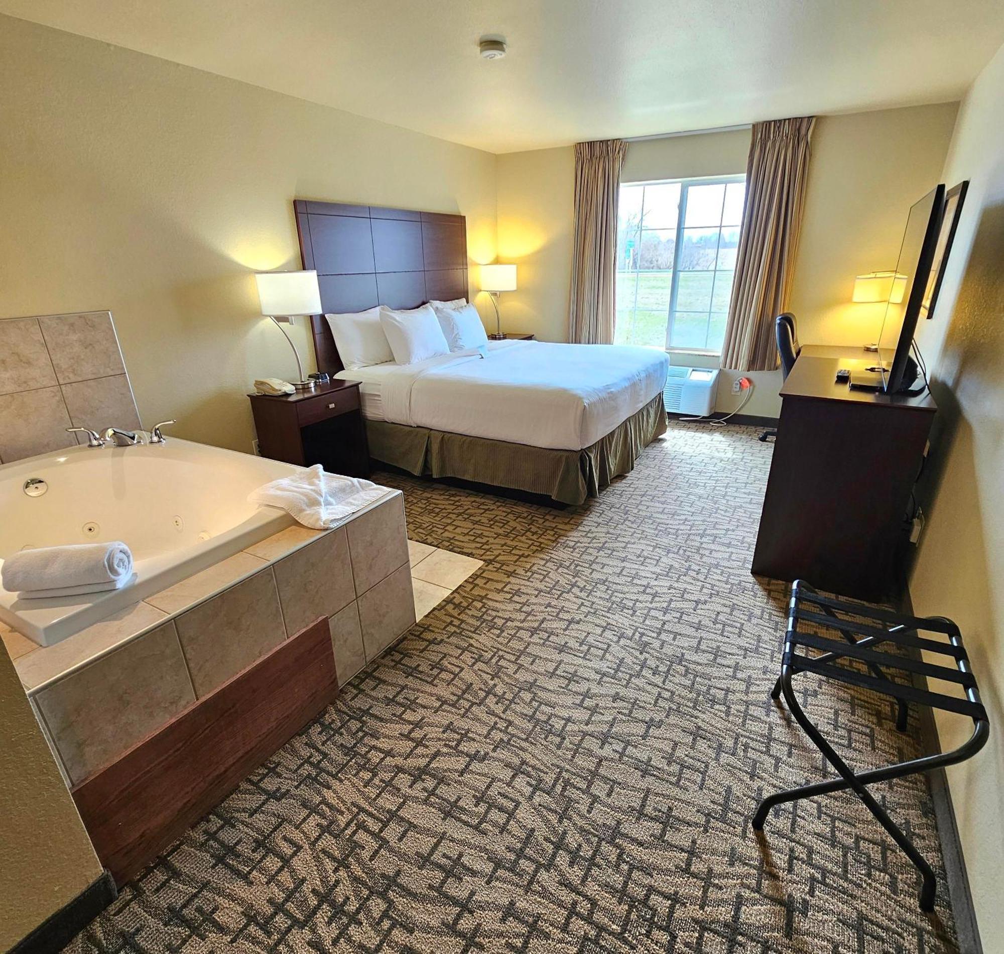 Cobblestone Inn & Suites - Clintonville Экстерьер фото