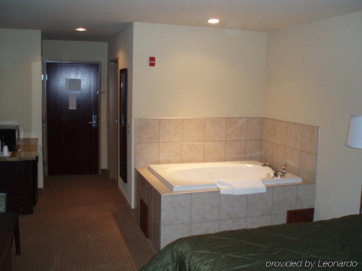 Cobblestone Inn & Suites - Clintonville Номер фото
