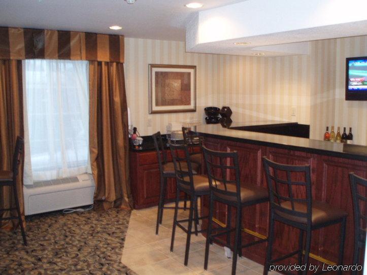 Cobblestone Inn & Suites - Clintonville Ресторан фото