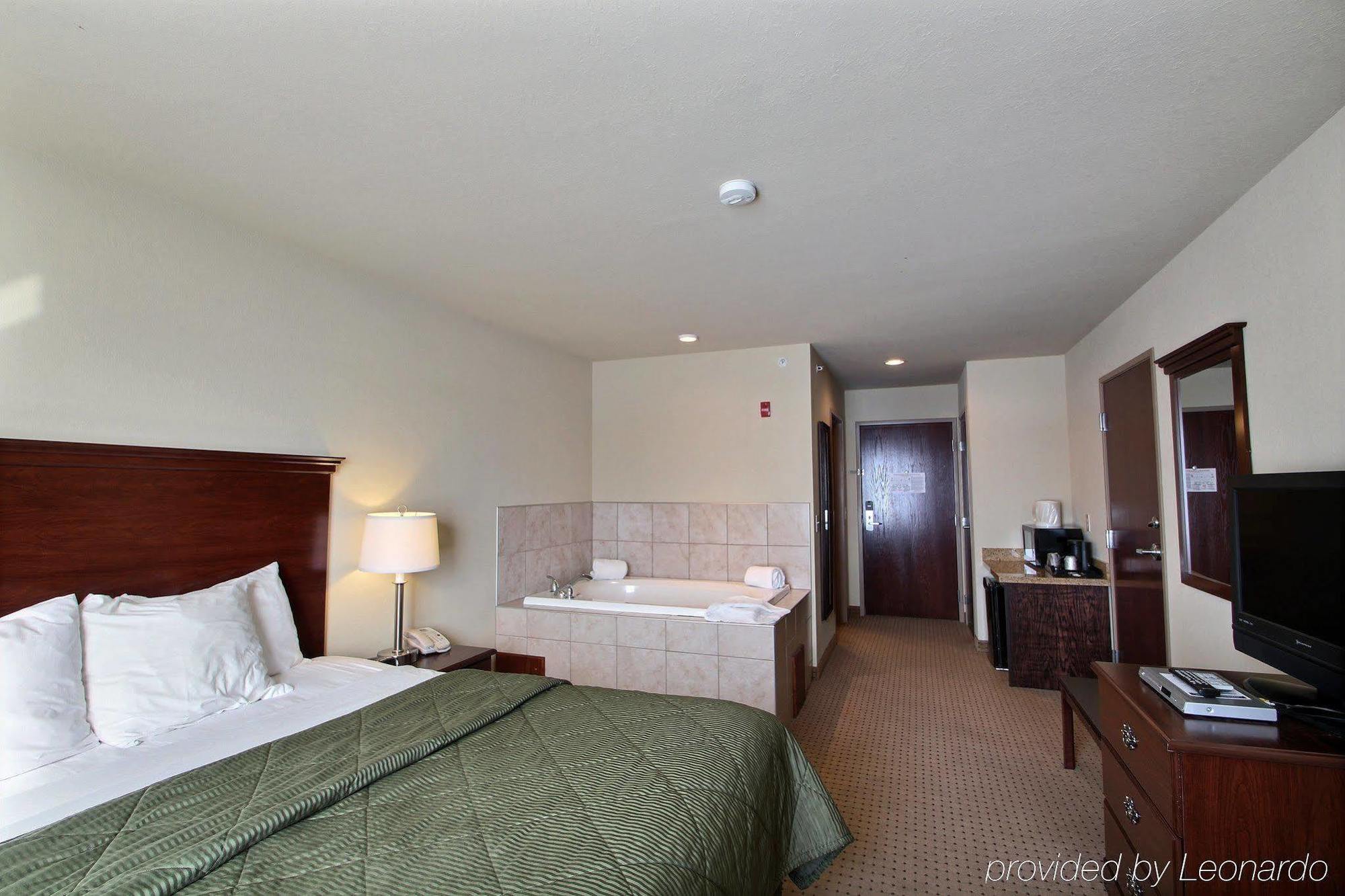 Cobblestone Inn & Suites - Clintonville Экстерьер фото